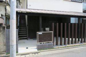 賃貸住宅側のアプローチを見る